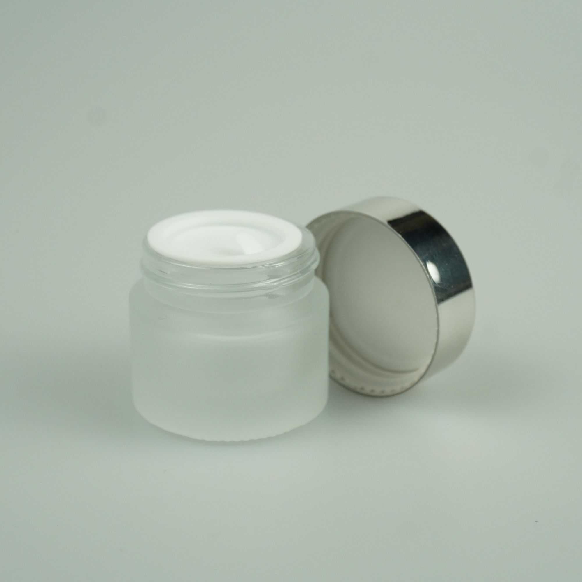 15‑100ML Round Frosted Glass Cream Jar With Silver Cap